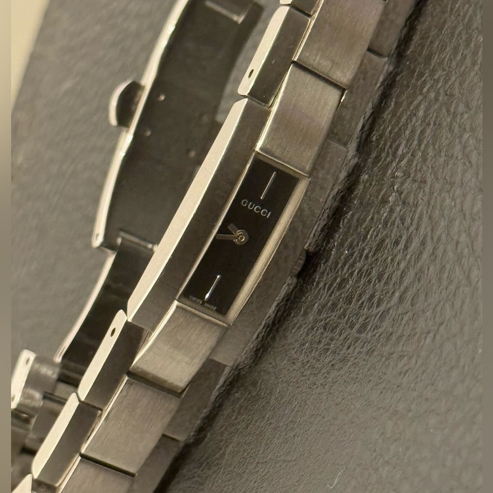 Gucci 4600 L watch